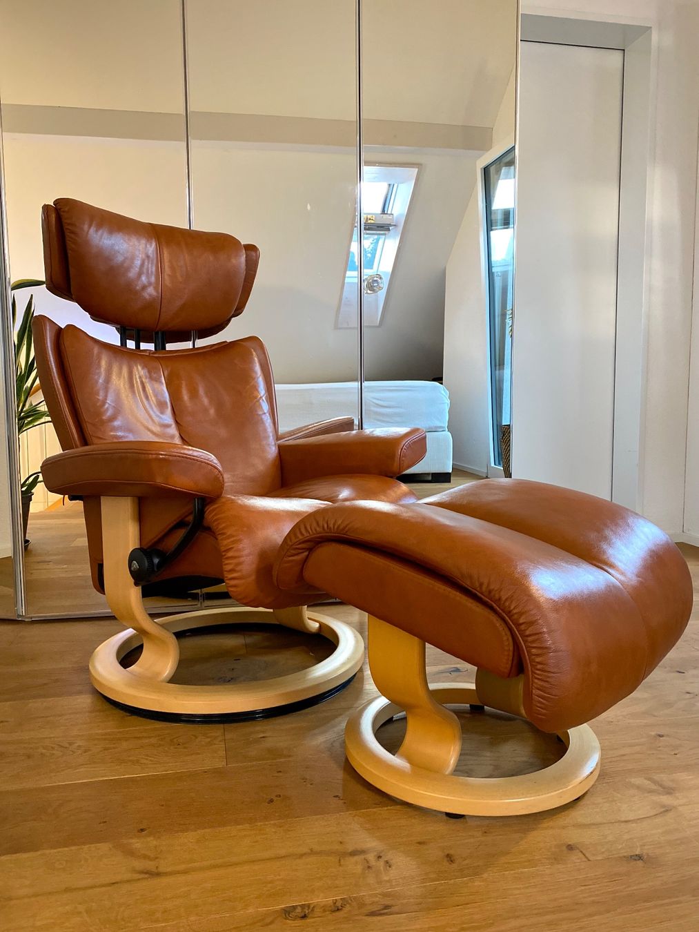 Stressless Poltrone: (NP 5000+) Stressless® Magic Relax Sessel Größe S mit Hocker – Usato da Rorbas venduto da Samayo_ 3