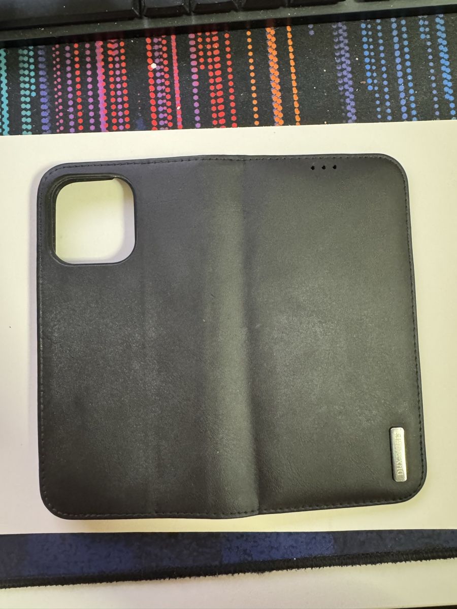 Cover & Protezioni schermo: Iphone 15 pro max Klapphülle – Usato da Basel venduto da YMSP 3
