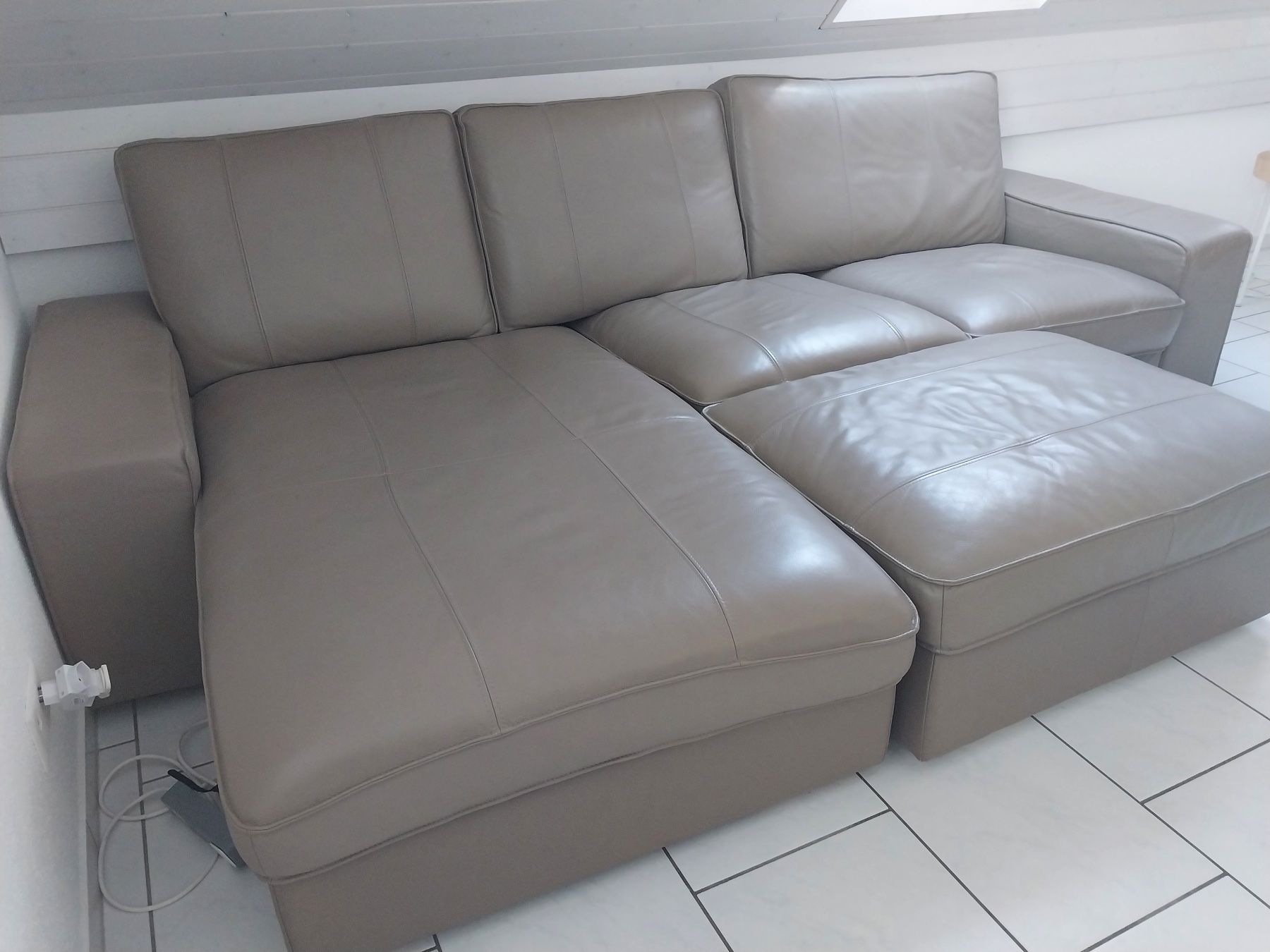 Ikea Sofas: IKEA Ecksofa aus Leder mit beweglicher Hocker & Stauraum – Gebraucht aus Mettmenstetten von syn_y7wh 1