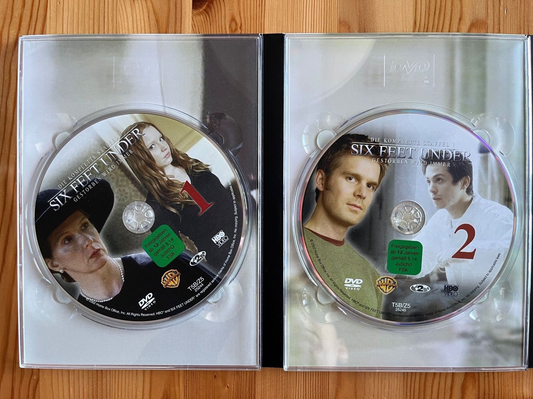 Tutti i DVDs: DVD Six Feet Under Staffel 1 – Usato da Zürich venduto da Gurkis 4