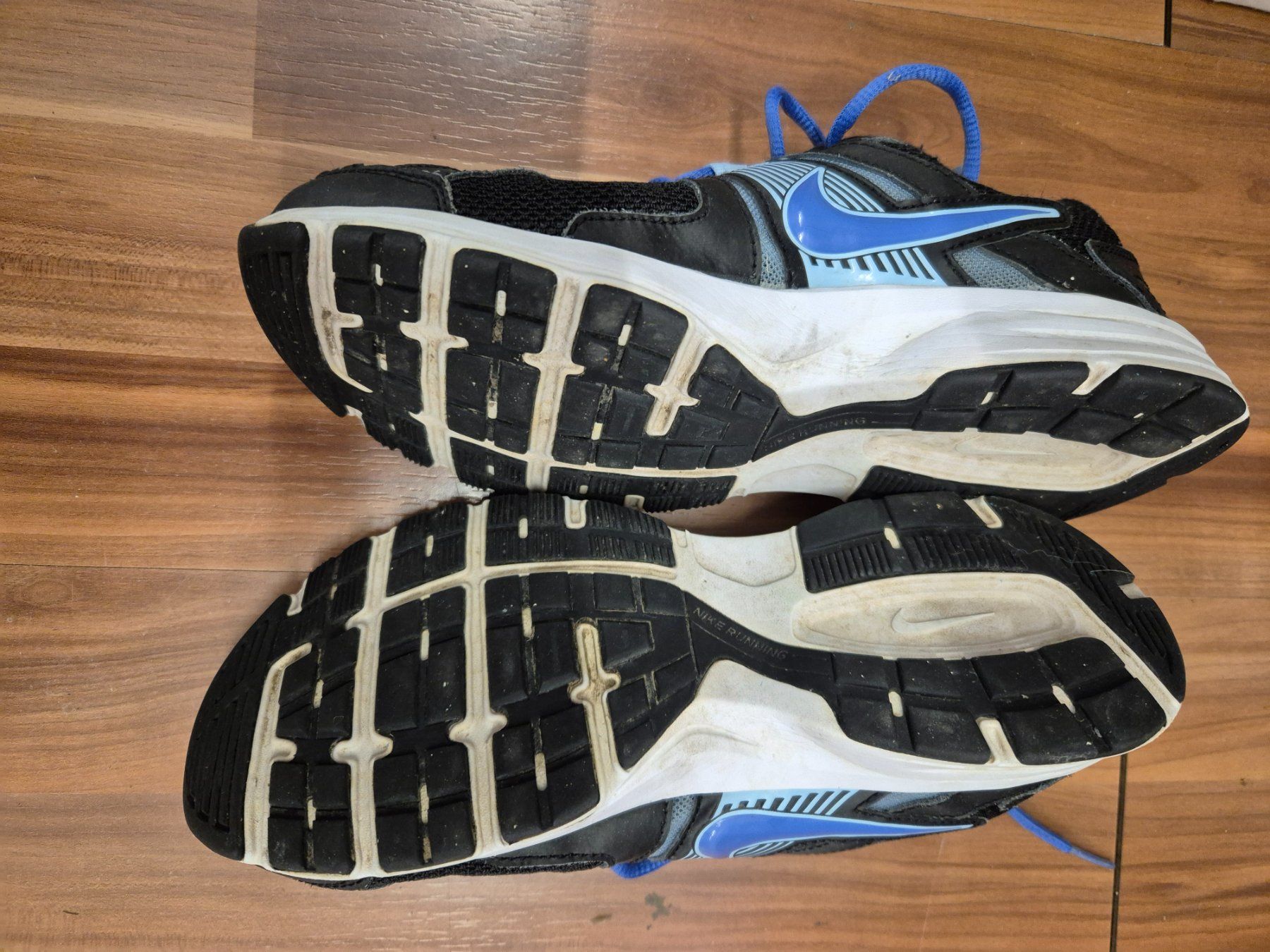 Nike Scarpe da donna: Nike Laufschuhe, Grösse 37;5 k3 – Usato da Schwarzenburg venduto da flamingo1970 1