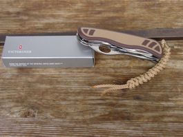 Victorinox Soldier 08/23 Desert Griffe (KSK) mit Schnur