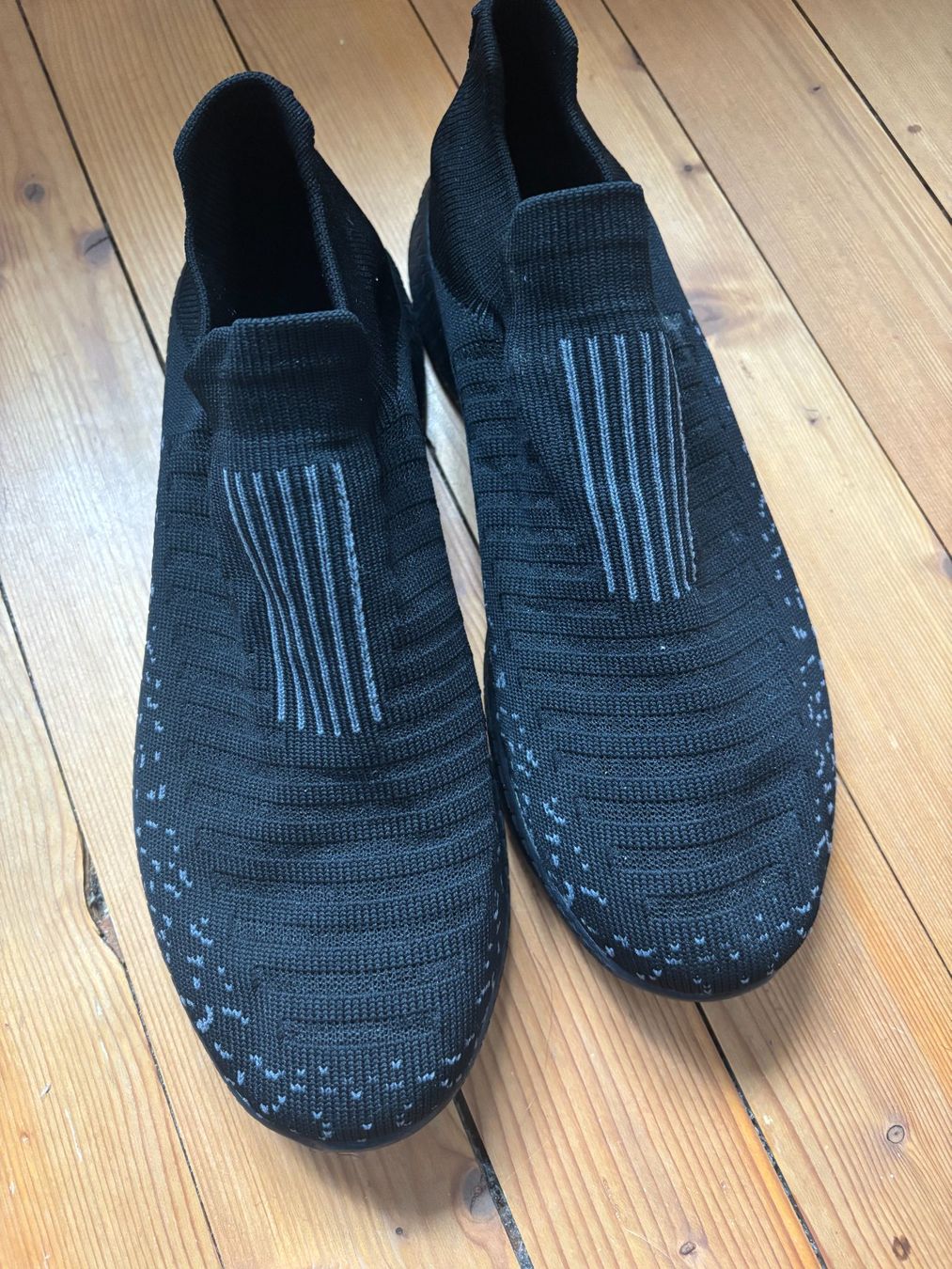 Herrenschuhe: Schwarze Slip-On Sneaker, Grösse 46, neu – Neu und originalverpackt aus Winterthur von Schneuzi