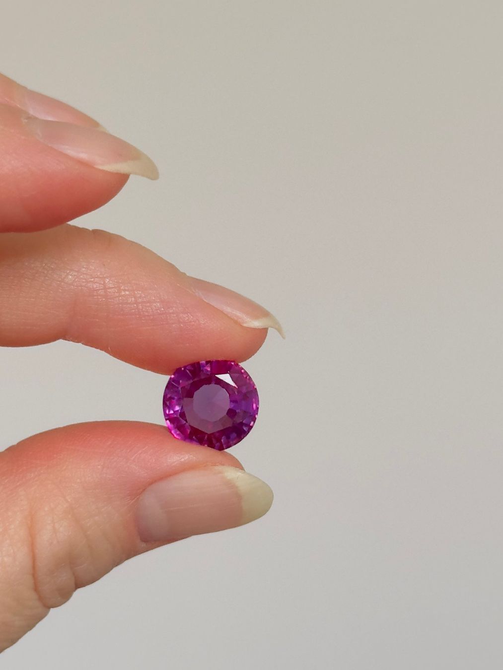 Edelsteine: 8.45 Ct Color Change Round Cut Certified – Neu und originalverpackt aus Genève von AWWA 5