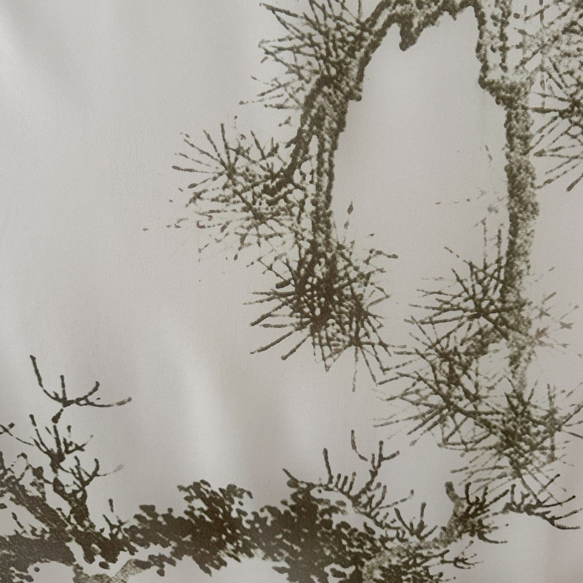 Fabric Frontline Foulard & Sciarpe: FABRIC FRONTLINE Big Silk Scarf – Usato da Emmen venduto da Colette-Juliette 3