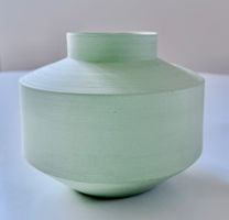 Zartgrüne, moderne Vase