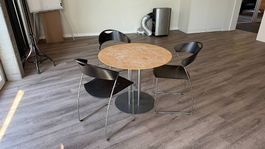 Design Tisch-Set mit 3 Stühlen