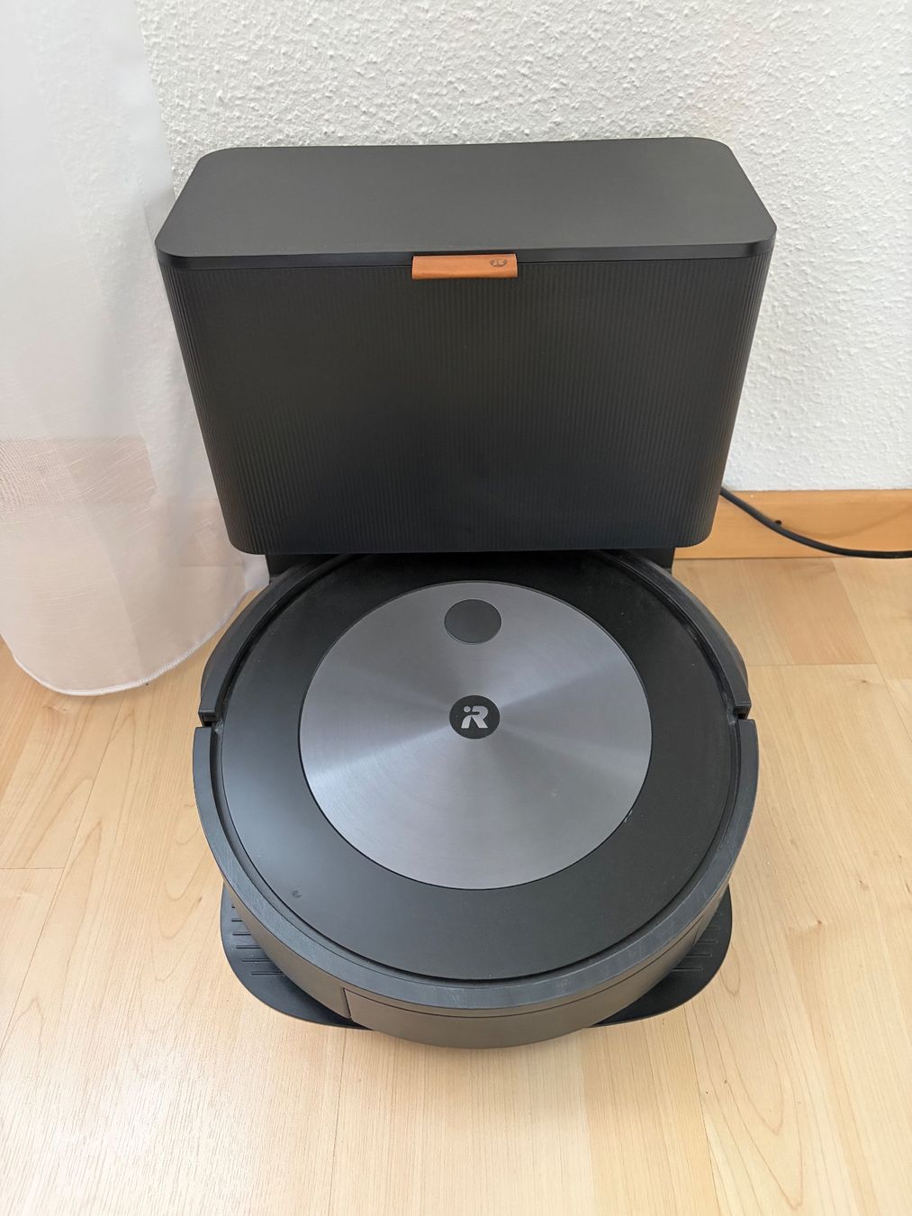 Irobot Aspirateurs & Accessoires: iRobot Roomba j7+ – D'occasion à Niederhasli par brandman