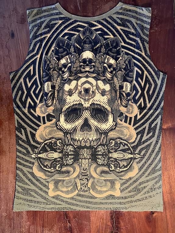 T-shirt: Canotta design Luminokaya – Usato da Vezia venduto da Curzio83 1