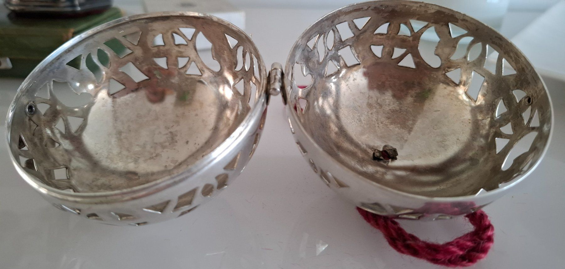 Lampade: Duftkugel , Kirche 18tes Jahrhundert, silber – Usato da Zürich venduto da Loubol 2