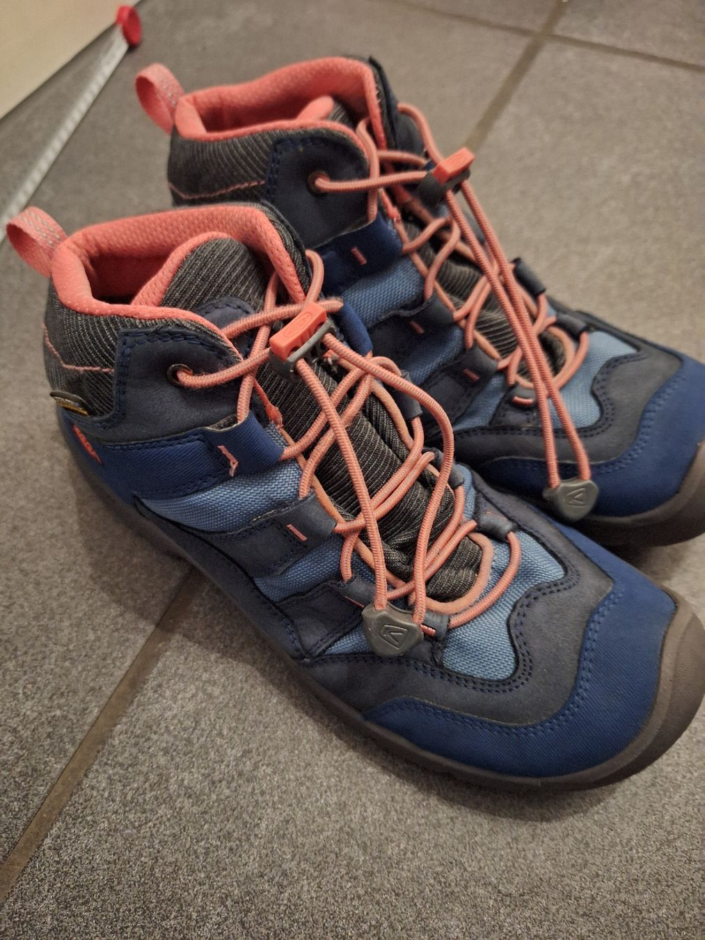 Keen Scarpe per ragazze: Neue Keen Wanderschuhe, 38.5 – Nuovo (secondo la descrizione) da winterthur venduto da Jk8 1