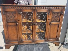 Buffet 130x 90x28. bel etat, vitré