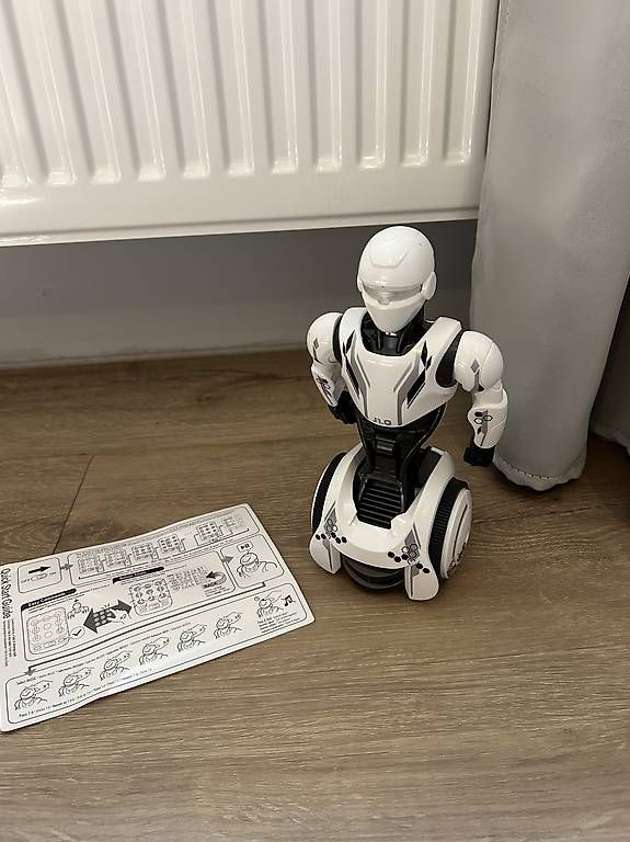 Jouets: Robot ycoo qui danse – D'occasion à Curtilles par cat_vs66