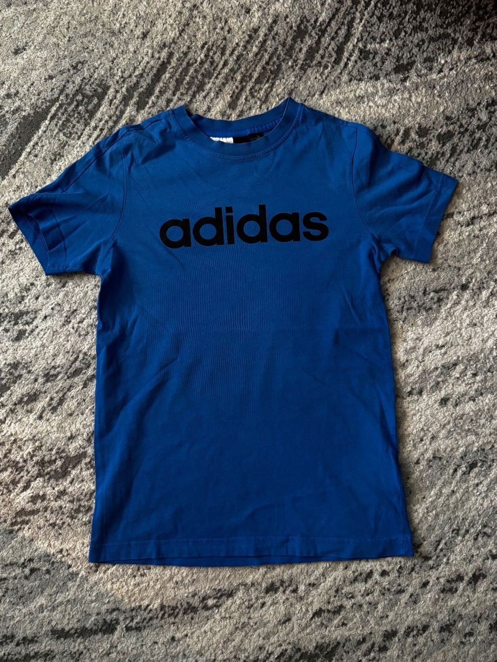 T-shirt: t-shirt adidas bleu – Usato da Conthey venduto da val_l9md