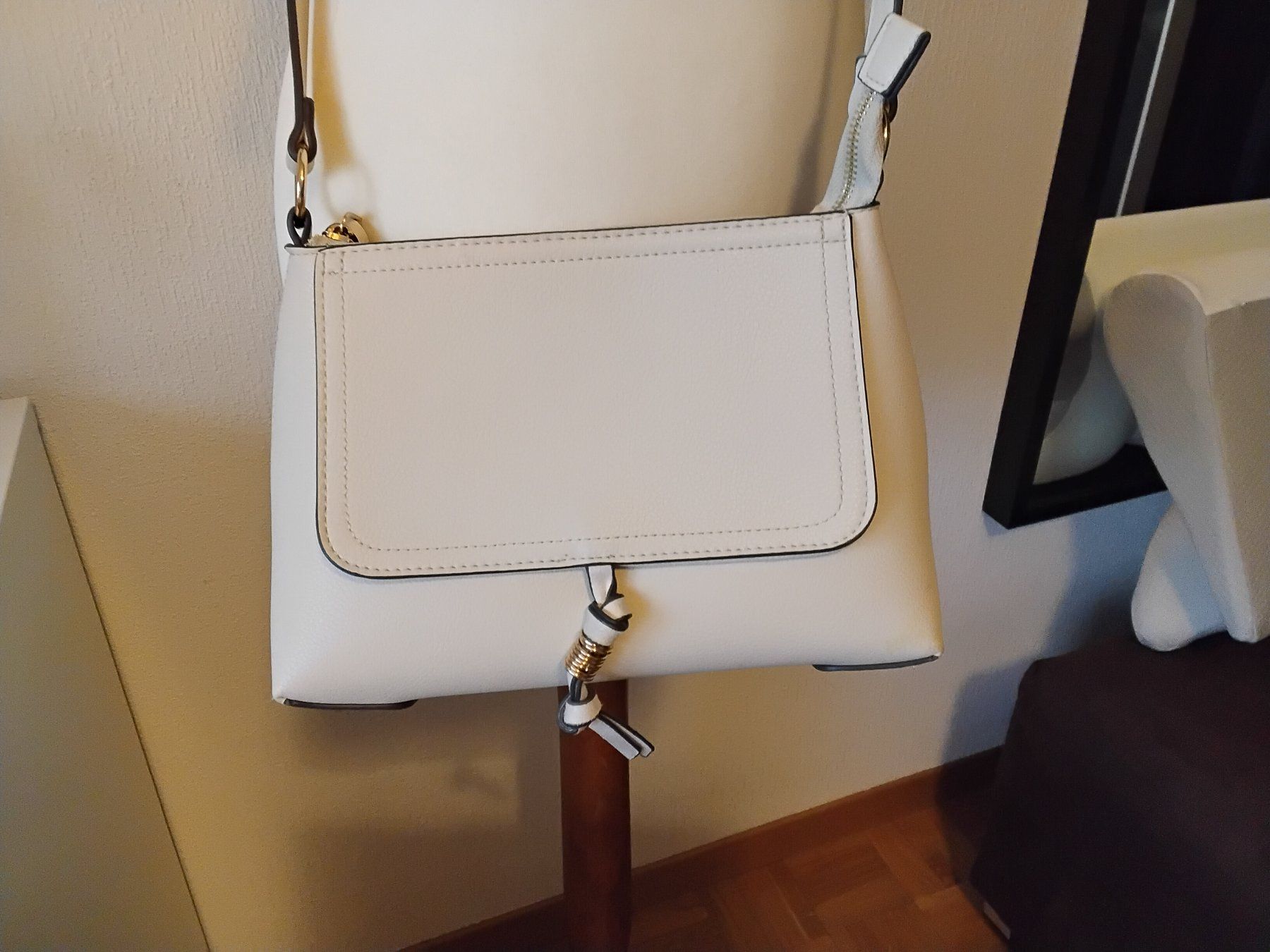 Taschen für Damen: Sac à bandoulière crème élégant – Neu und originalverpackt aus chêne-bourg von patty190 1
