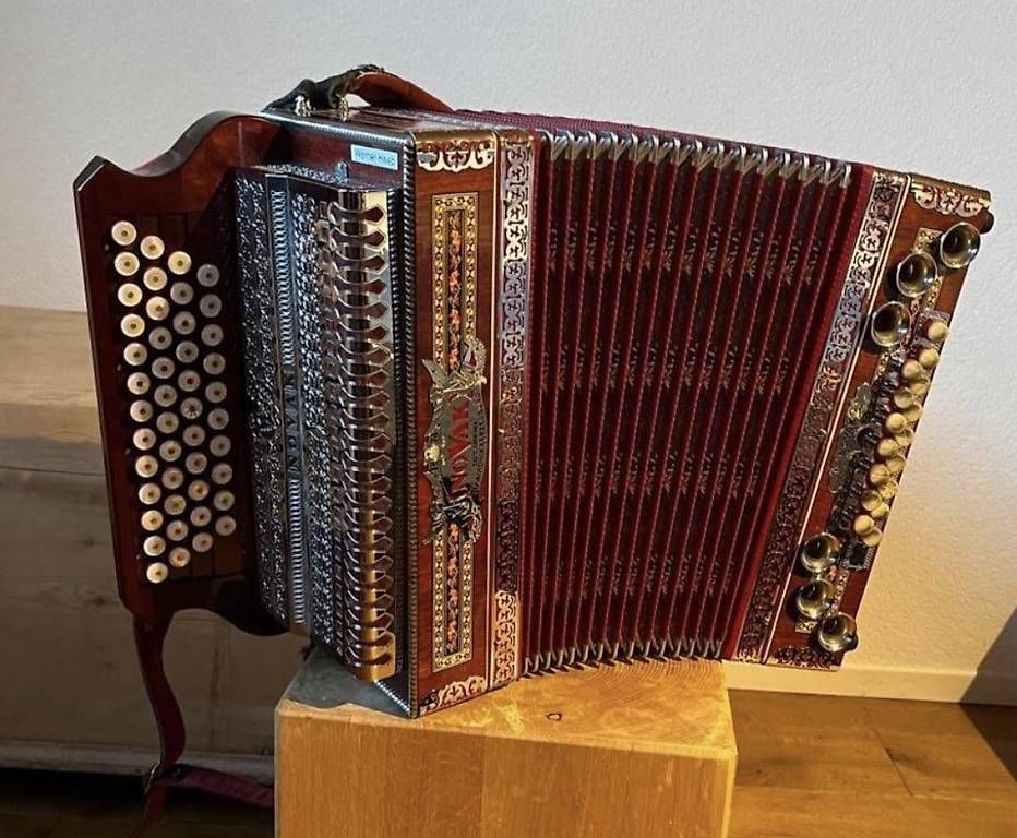 Strumenti musicali: Novak Superium Harmonika – Usato da Eschen venduto da Forsttech-Eschen 2