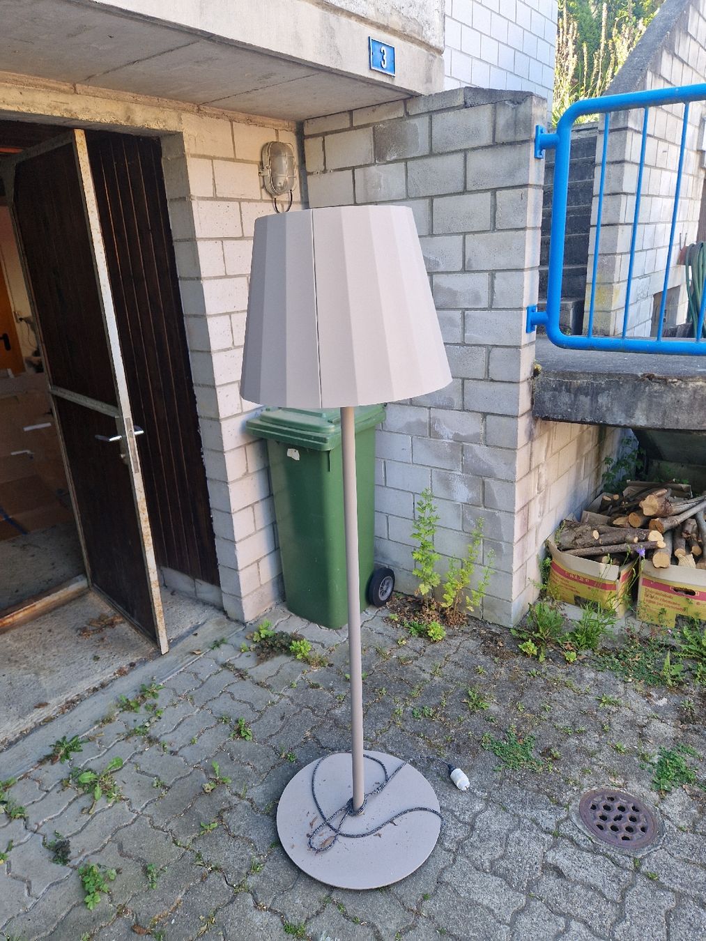 Kettal Lampade: Kettal Outdoor Stehlampe – Usato da Brütten venduto da laurin-guidon 1