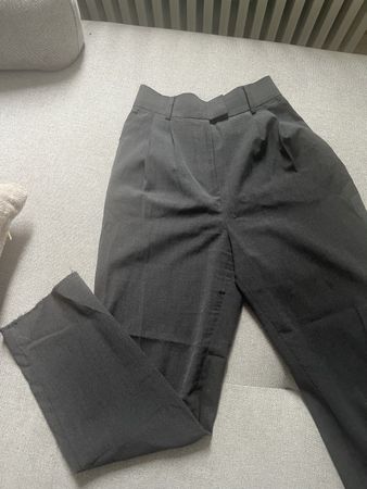 Pantalon gris taille 34 bon état