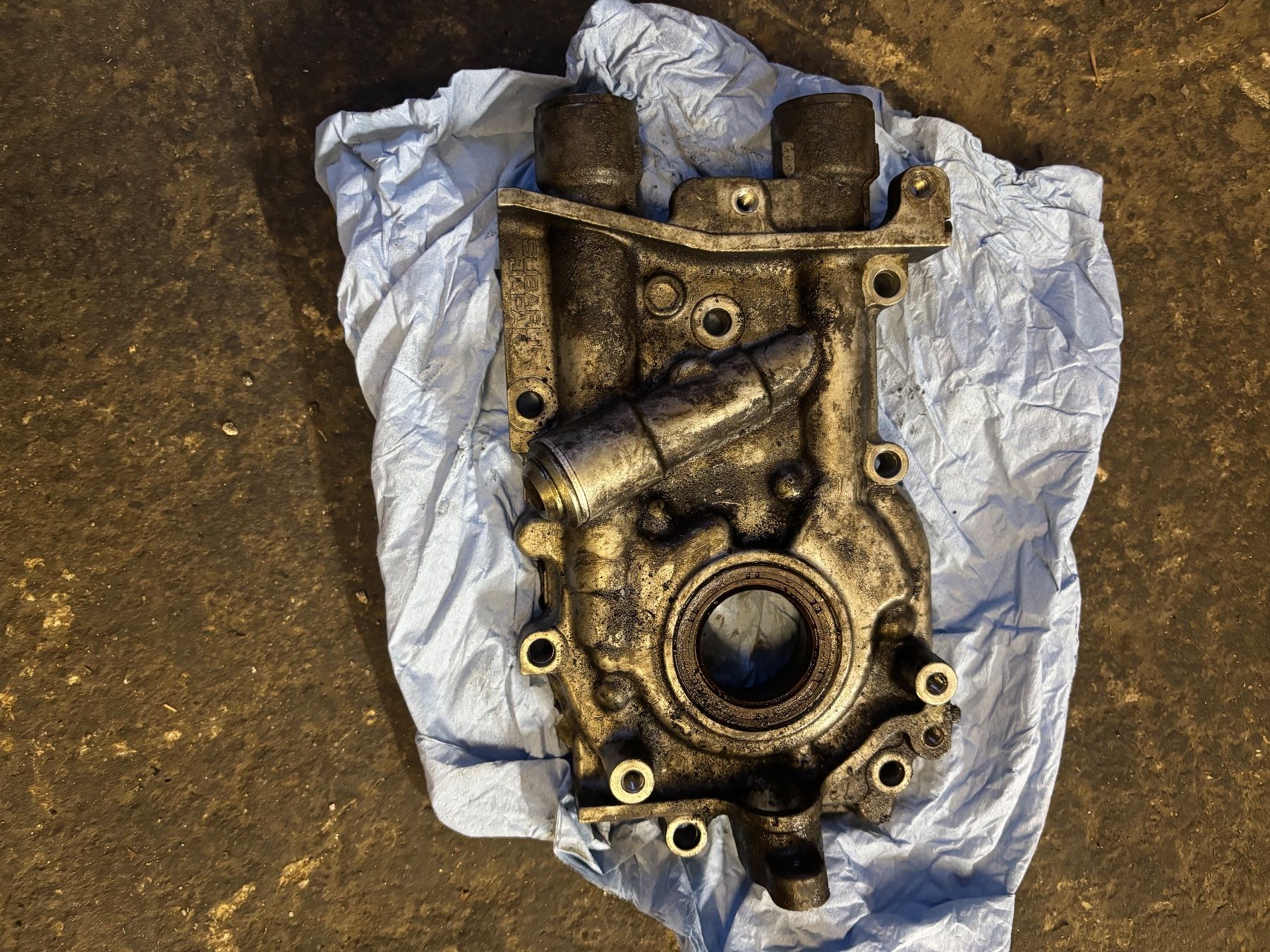 Subaru Tutti pezzi di ricambio auto: Pompa olio Subaru – Usato da Altdorf UR venduto da mar_jjb7 1