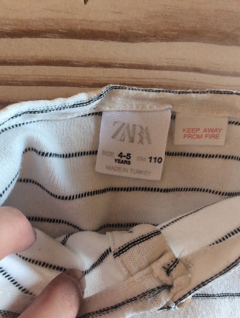 Zara Camicie, T-shirt & Polo: T-shirt ZARA 4-5 ans rayé – Usato da Château-d'Oex venduto da coraynaud96 1