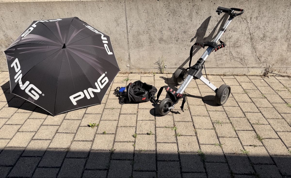 Big Max Trolleys: BigMax Nano Elektro-Golftrolley + PING Regenschirm – Gebraucht aus Schaffhausen von GreenApple212