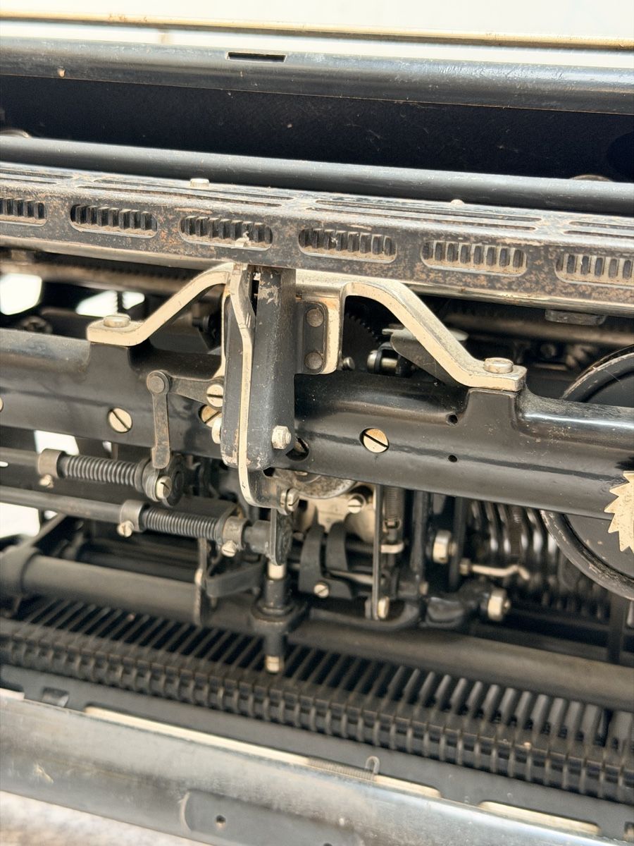 Continental Macchine da scrivere: Machine à écrire de bureau Continental – Usato da Bulle venduto da ABELiAM 8