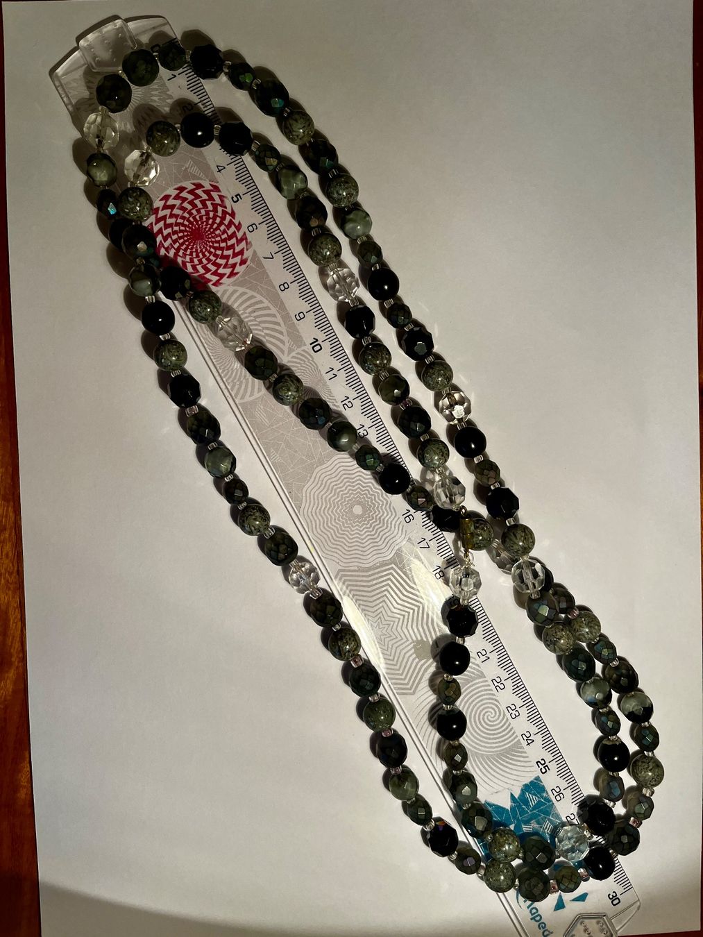 Ketten: Elegante Kette mit Stein/Glasperlen , schwarz/grau, ca.110cm – Gebraucht aus Zürich von suschi04 1