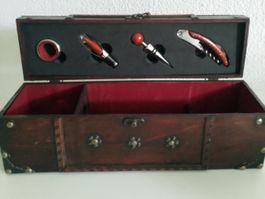 Weinkiste mit Zubehör