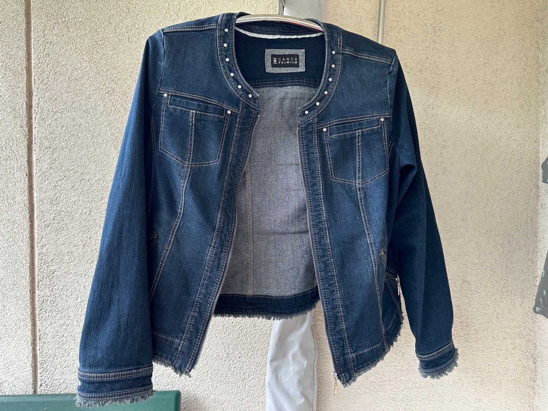 Jeans: Jeans Jacke mit Glitzersteinchen – Gebraucht aus Samedan von Gischpel25 1