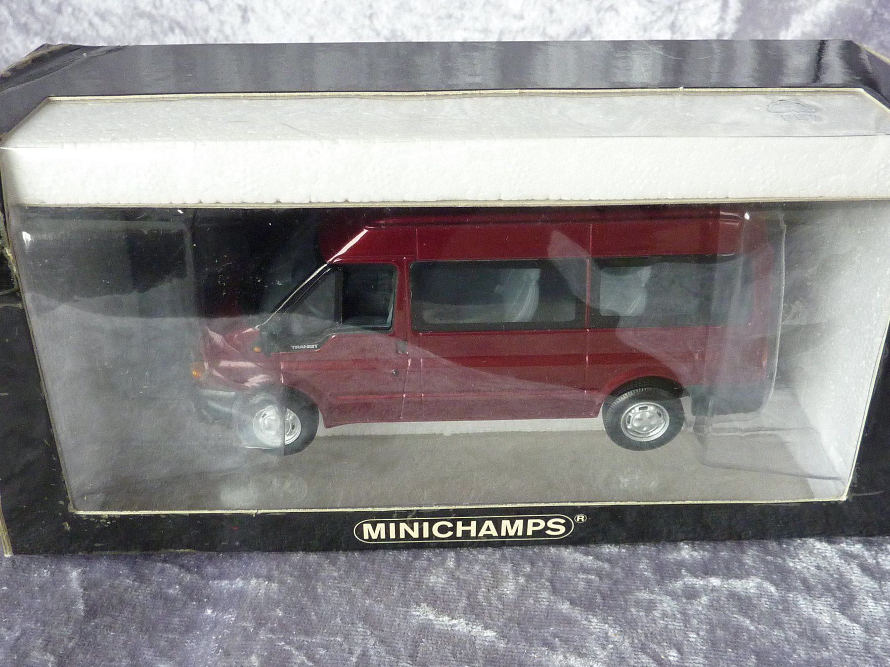 Minichamps Modellini d'auto: Ford Transit Base Van Medium Roof 1:43 – Nuovo (secondo la descrizione) da Dürrenäsch venduto da modellautos4you 1