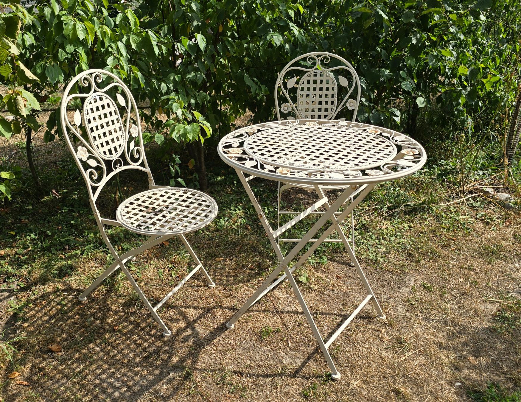 Tische: Romantischer Vintage- Gartentisch mit 2 passenden Stühle – Gebraucht aus Burgdorf von nisut 2