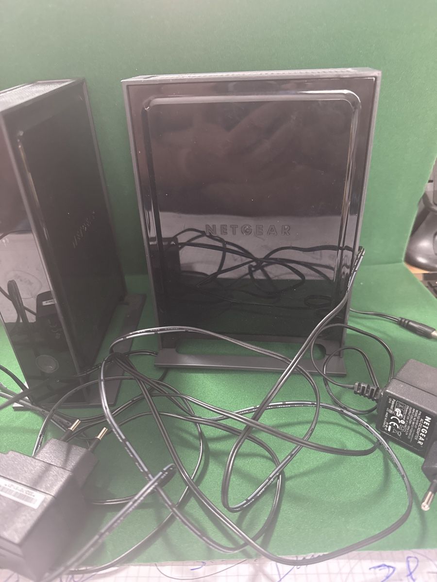Netgear Modem & Router: 2x NETGEAR Router  Wlan – Usato da Savognin venduto da sinergy007 1
