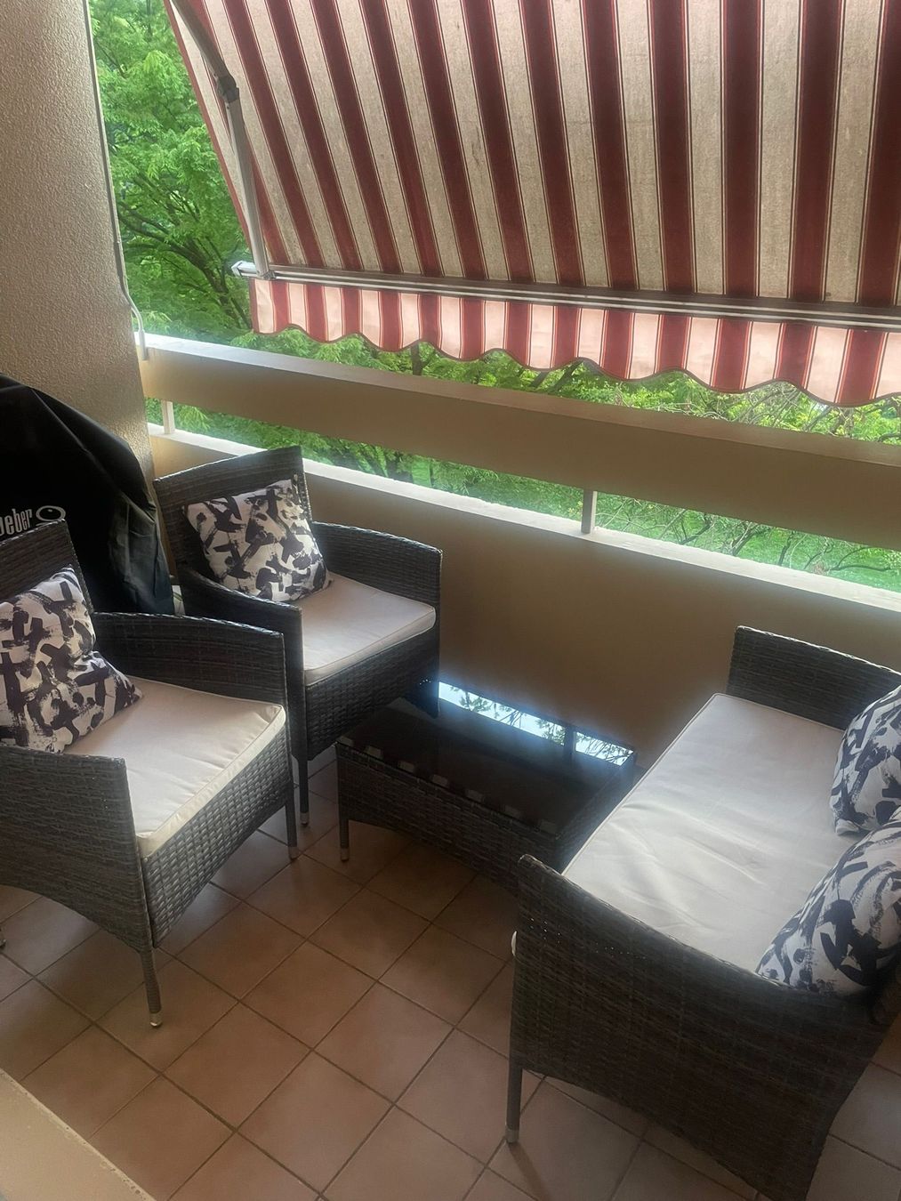 Set di tavolo e panche: Salon de balcon – Usato da Genève venduto da ton_w5k2