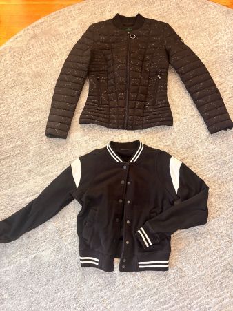 Zwei Jacken von Guess und Urban Classic, Gr. XS