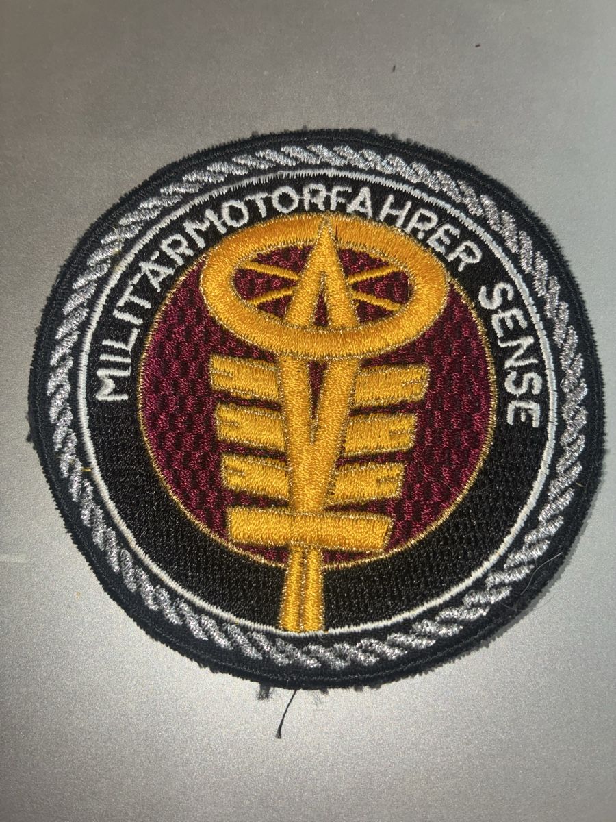 Schweizer Armee Toppe: Aufnäher Militärmotorfahrer Sense  – Usato da Oberiberg venduto da reimet