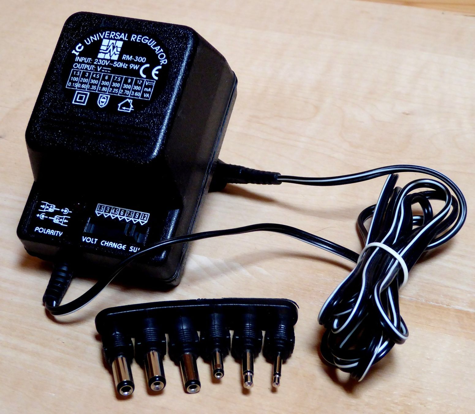 Elettrotecnica: Netzgerät, Universal Regulator 1.5-12 V – Nuovo (secondo la descrizione) da Lenk im Simmental venduto da Ruedauph