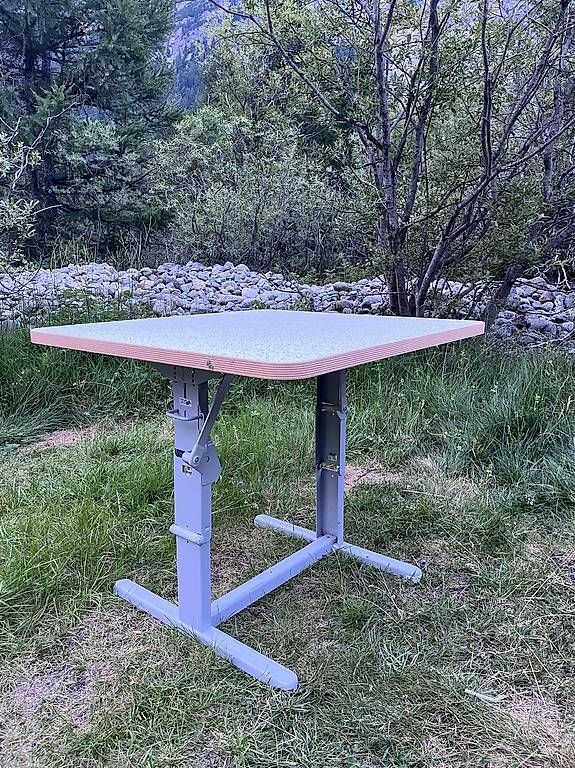 Tavoli: Höhenverstellbarer Tisch – Usato da Pontresina venduto da ginger_lemon 1