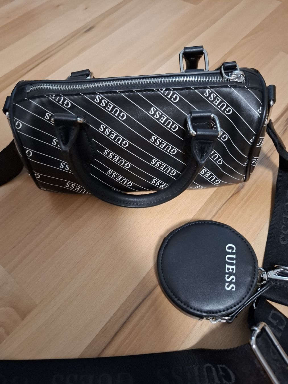 Guess Sacs femmes: Guess Tasche neu – Neuf (Voir description) à Netstal par Queen37