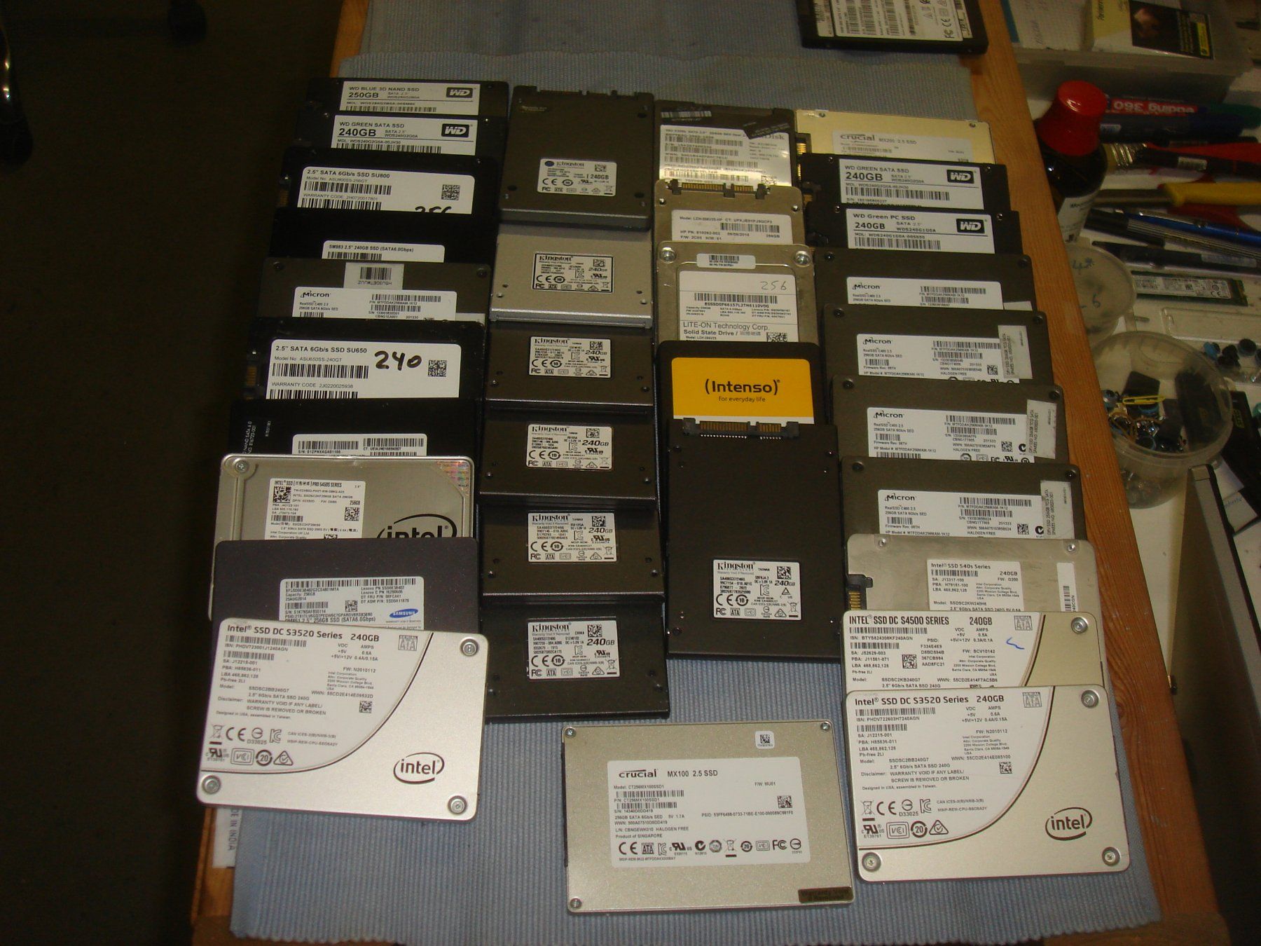 Harddisks: 1 stück 240-256gb ssd. Getestet. – Gebraucht aus St. Gallen von pc-sg
