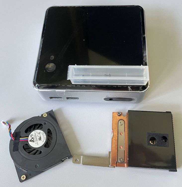 Intel NUC Gehäuse + Lüfter und heat sink Comprare su Ricardo