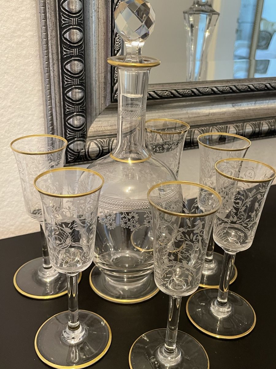Karaffen: Kristall Karaffe mit 6 Schnaps Becher Handarbeit verziert. – Gebraucht aus Basel von Ga12345