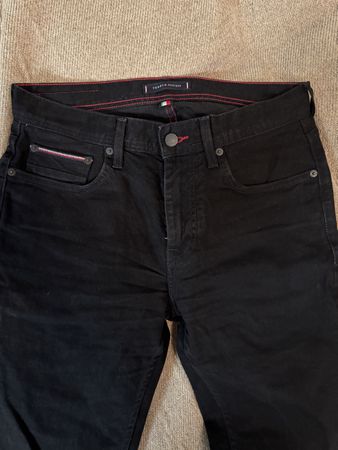 Tommy Hilfiger Jeans Herren – Schwarz – Grösse 30/32 – Neu