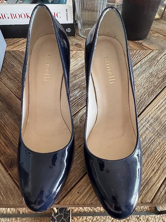 Chaussures femmes: Escarpins en cuir vernis  – D'occasion à Lausanne par ang_ks77 1
