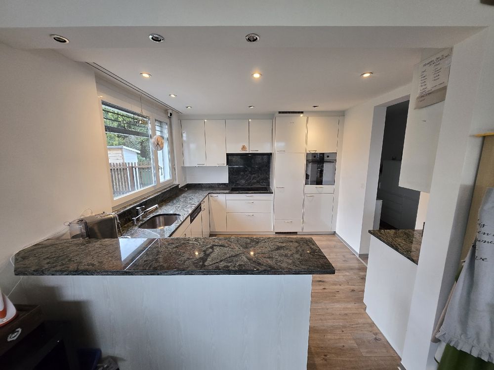 Used White Kitchen with Granite Countertops & Appliances (Gebraucht) in ...
