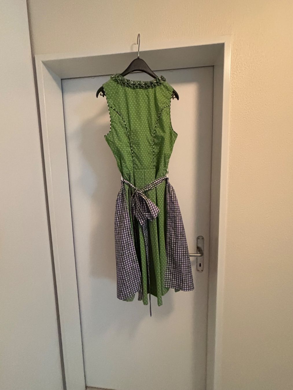 Vestiti: Dirndl Gr.40 – Usato da Baar venduto da Kevin06 1