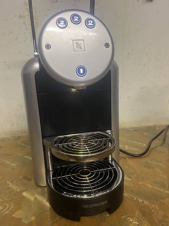 Machines à café & Machines à expresso: Nespreso Zenius. – D'occasion à Adliswil par Claris02
