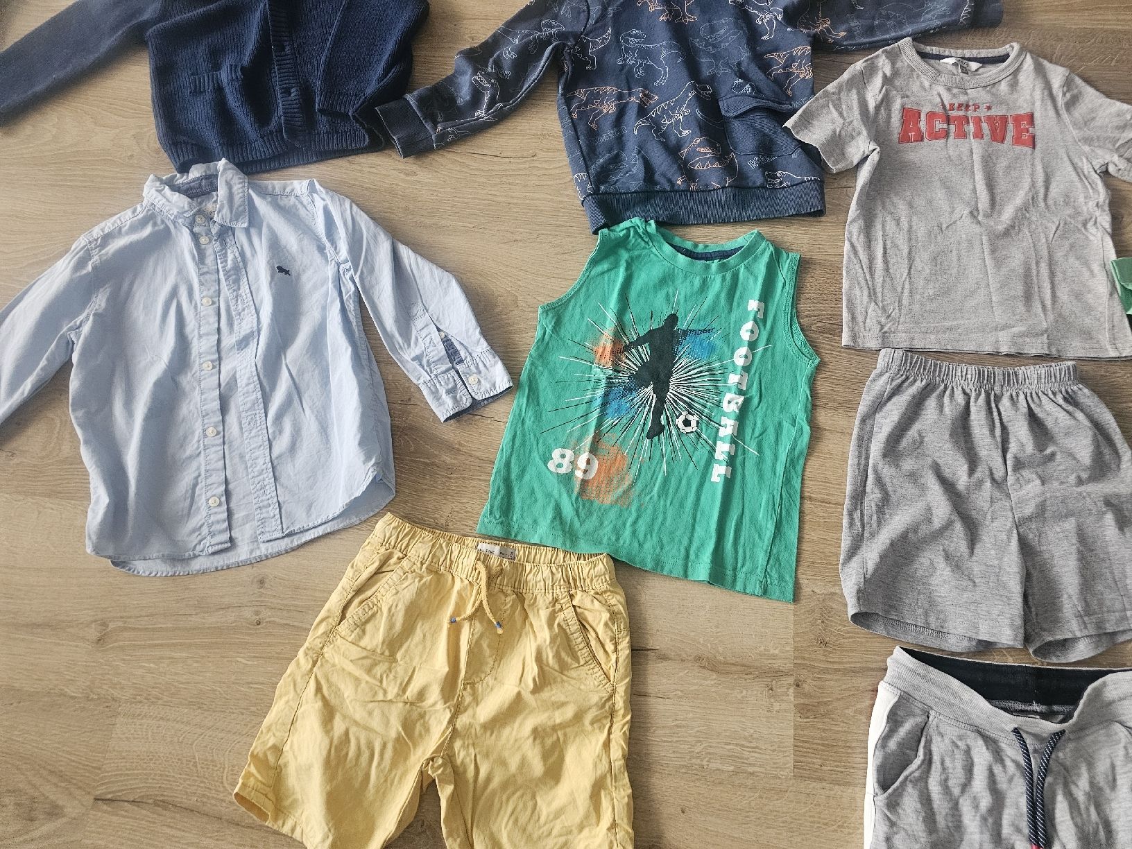 Lotti & Set di vestiti: Jungen Kleiderpaket, Grösse 110 – Usato da Grosshöchstetten venduto da Qenko 4