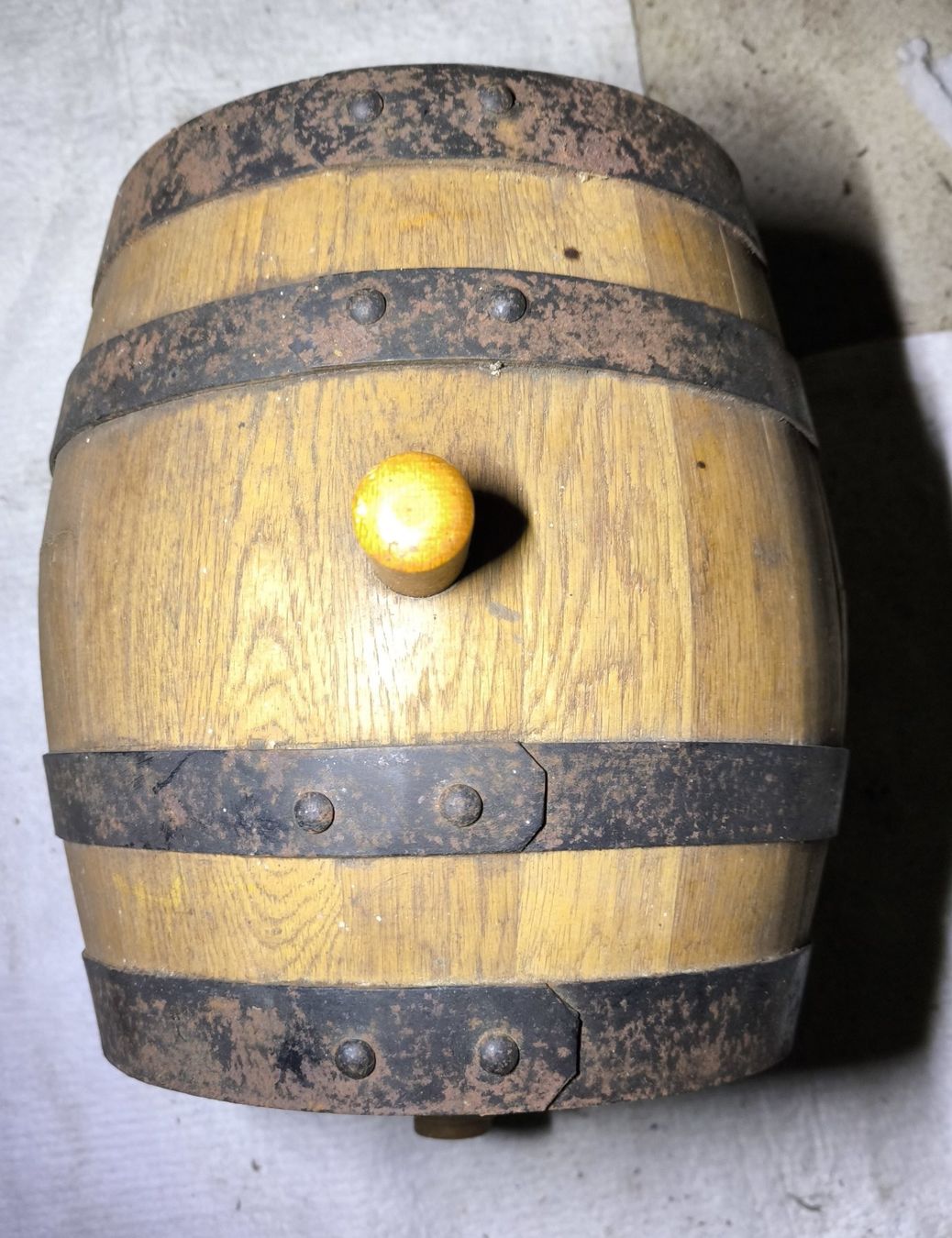 Accessori: Holzfässli mit Ständer, Eiche mit Metallringe, Zapfhahn – Usato da Rorschacherberg venduto da snOOpydOg11 2