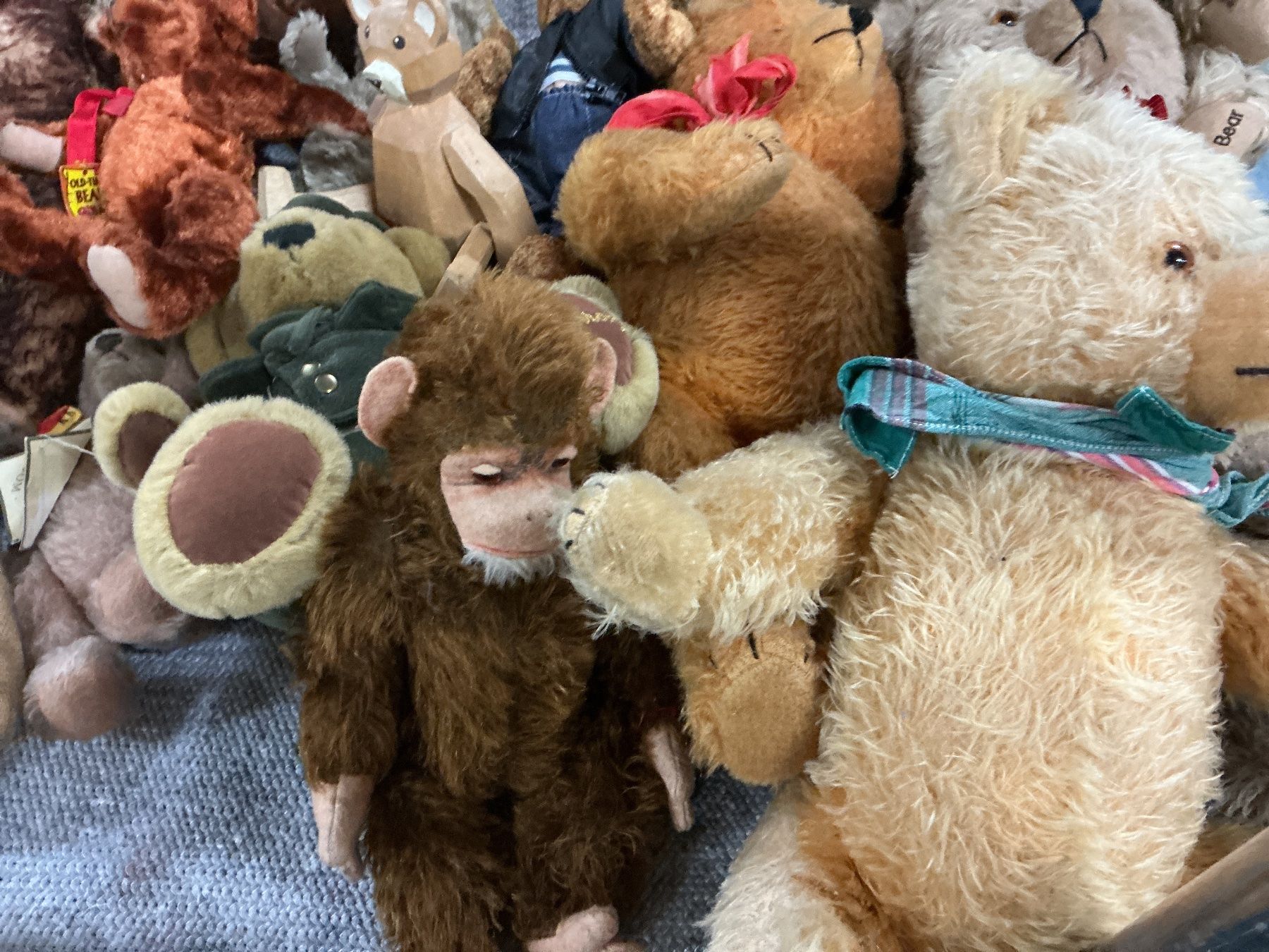 Jouets: Grosse Bärenfamilie & ein Affe – D'occasion à Bern par vielerart 4