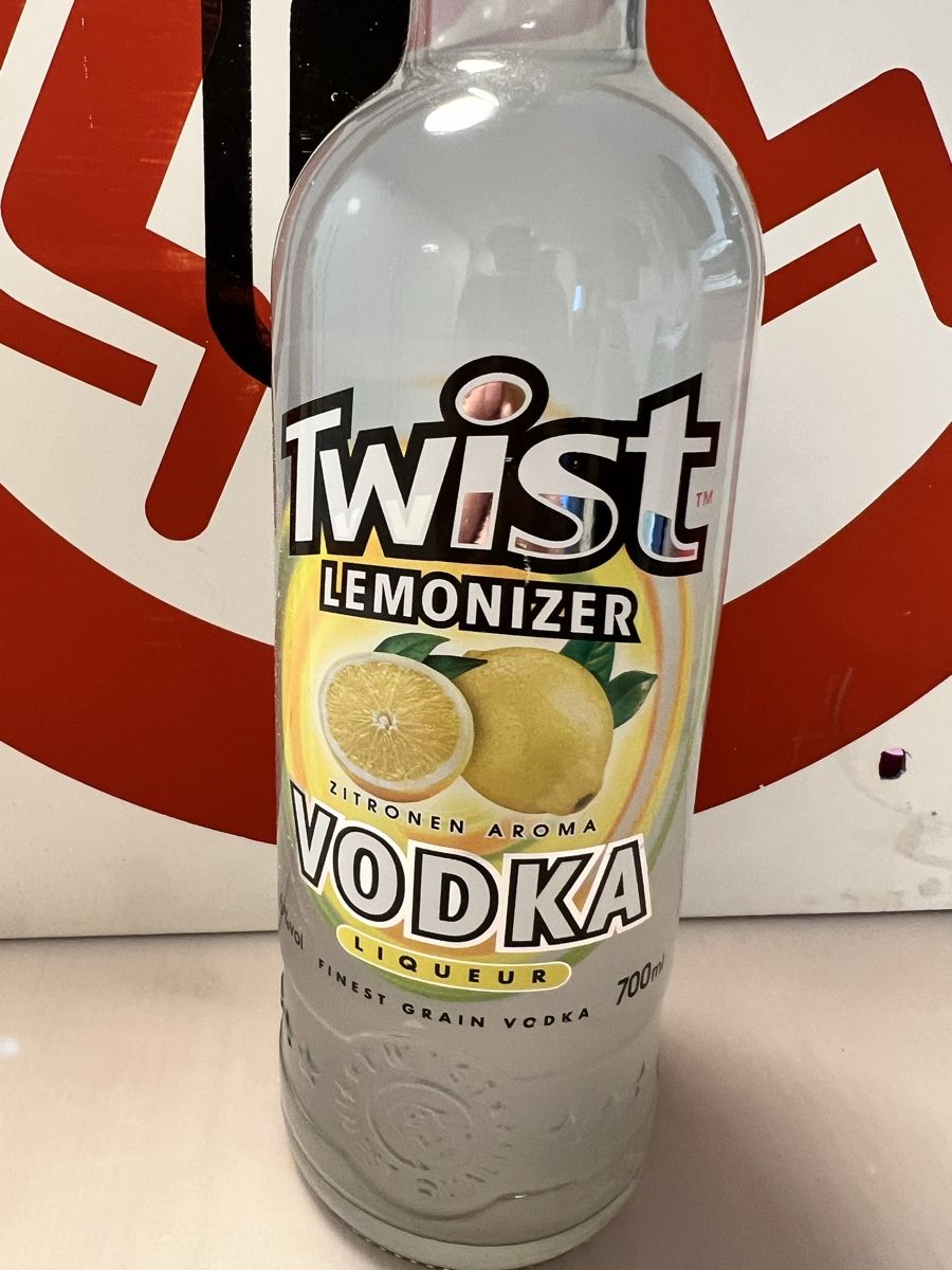 Bevande alcoliche: Twist Lemonizer Vodka Liqueur – Nuovo (secondo la descrizione) da Sevelen venduto da Ritiplampi 2